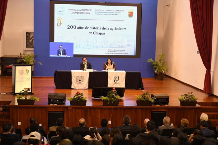 Diserta académico de la UNACH Conferencia Magistral denominada “200 años de la historia de la agricultura en Chiapas”