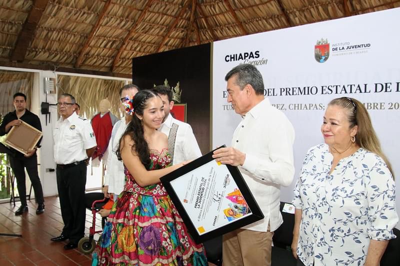 Entrega Rutilio Escandón el Premio Estatal de la Juventud Chiapas 2024