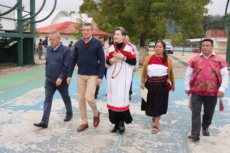 En San Cristóbal de Las Casas, Rutilio Escandón inició entrega de apoyos a artesanas de Chiapas