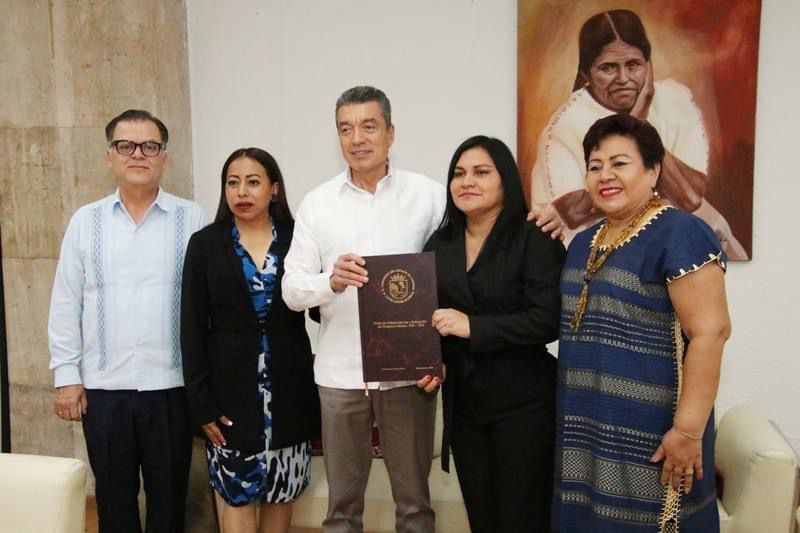 Rutilio Escandón devela inscripción del Bicentenario de la Federación de Chiapas a México en el Muro de Honor del Congreso del Estado