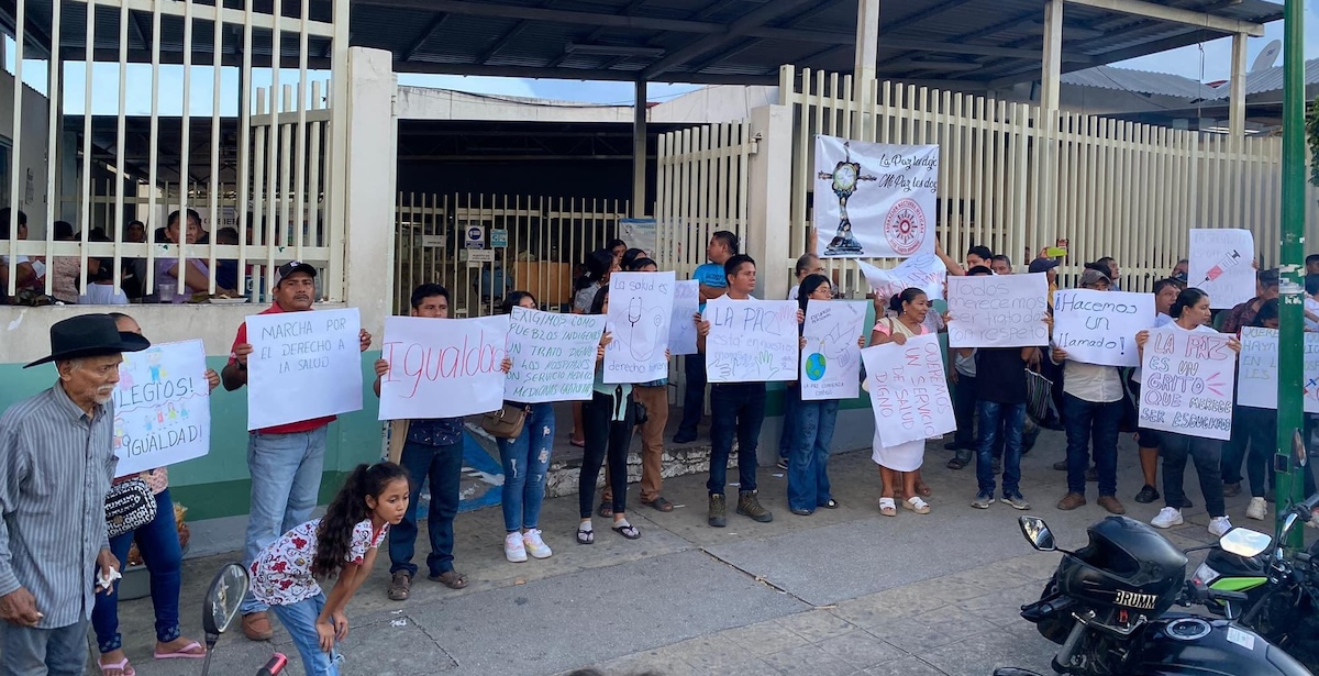 Protestan por falta de insumos y de atención oportuna en el Hospital General de Palenque