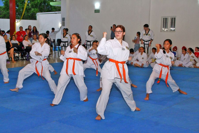 Moo Duk Kwan aplica Examen 297 de Grados Kups y Parciales a Cintas Negras a taekwondoines chiapanecos.