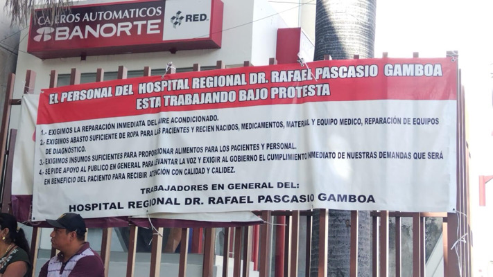 Trabajadores del Hospital Rafael Pascacio Gamboa protestan por malas condiciones