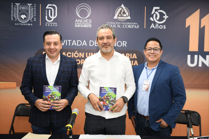 Presentan el libro Diagnósticos de estilos de vida saludables de jóvenes universitarios de Chiapas