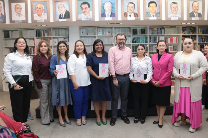 Presenta IEPC su obra editorial “30 años delineando la democracia en Chiapas”