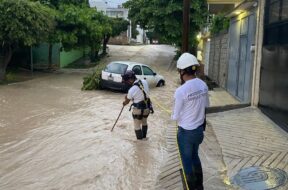 Apenas tres semanas después de fuertes inundaciones, 400 familias de Arriaga son evacuadas