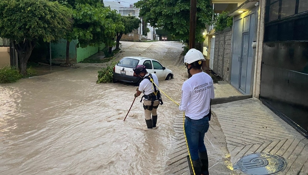 Después de fuertes inundaciones, familias de Arriaga nuevamente son evacuadas