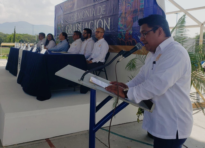 Celebra UNACH graduación de estudiantes de la Facultad de Ciencias en Física y Matemáticas