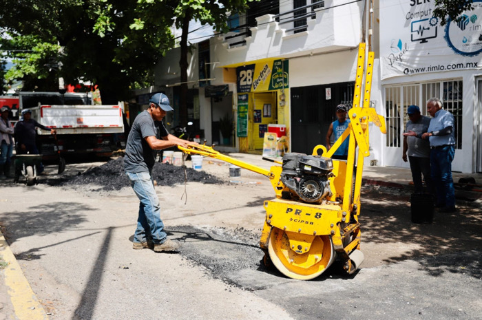 Mejoramos el tránsito y movilidad con trabajos de bacheo: Angel Torres