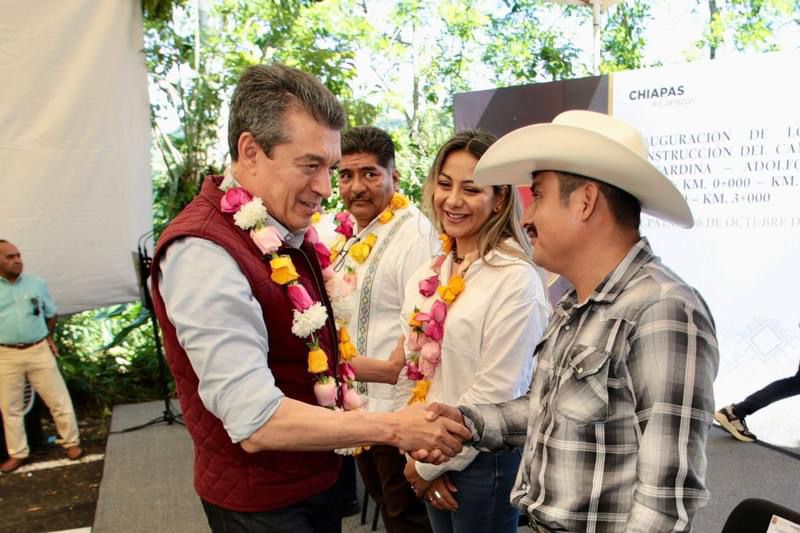 Rutilio Escandón inaugura camino en beneficio de los municipios de Tecpatán y Francisco León