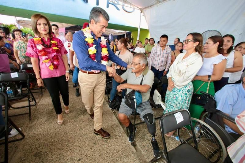 Rutilio Escandón encabeza entrega de prótesis, órtesis y lentes de vista cansada 2024