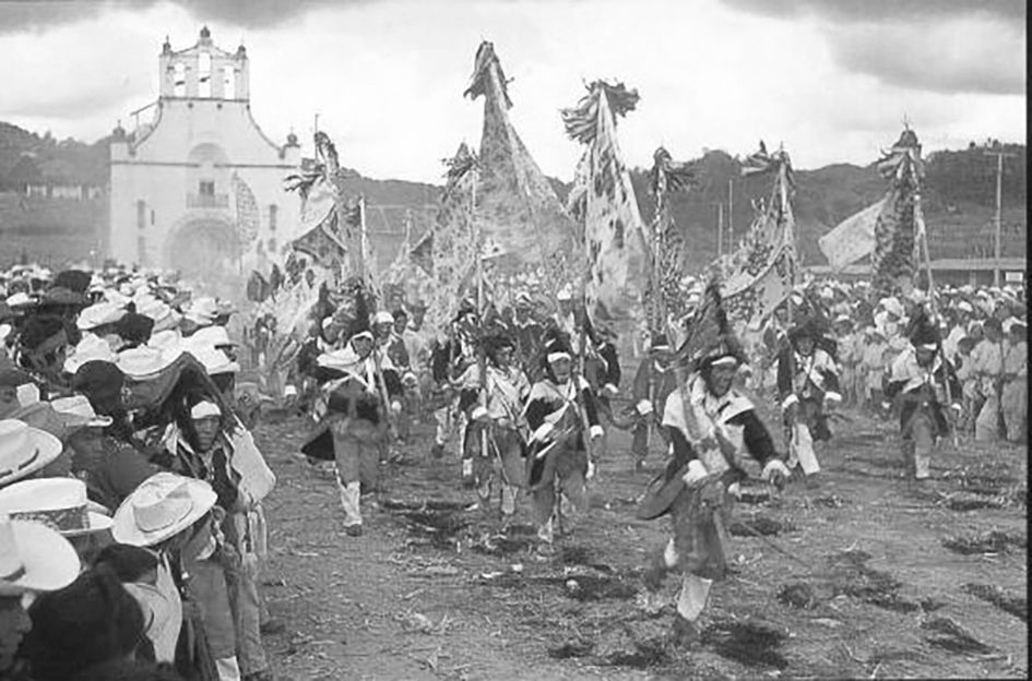 Los hombres que caminan sobre el fuego