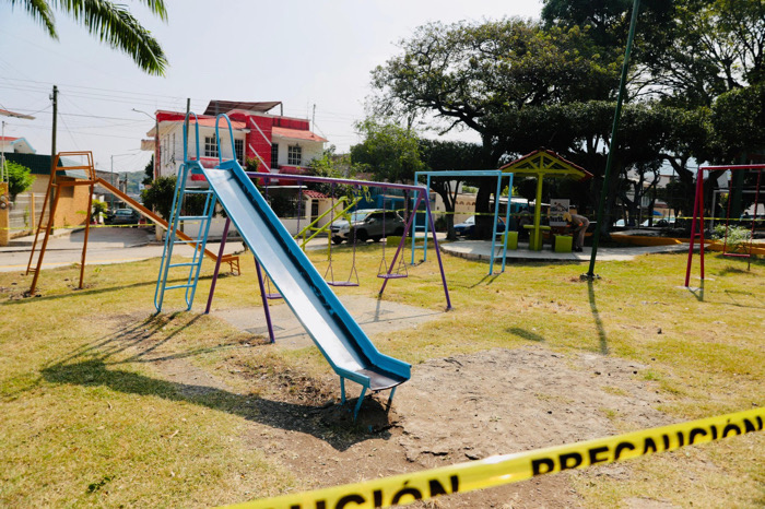 Supervisa Angel Torres rehabilitación del parque de la Colonia Caminera