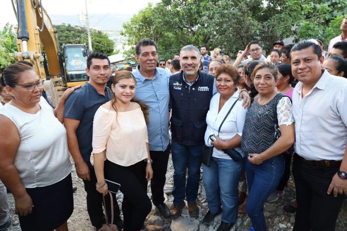 Arranca Angel Torres pavimentación en colonia 6 de Junio