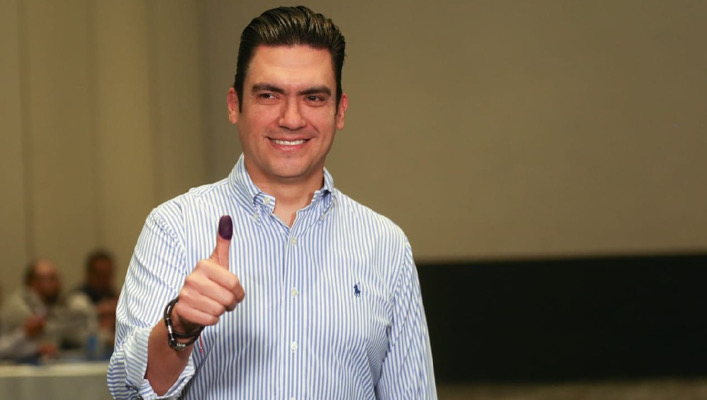 Jorge Romero recibe insultos tras votar en elecciones internas del PAN