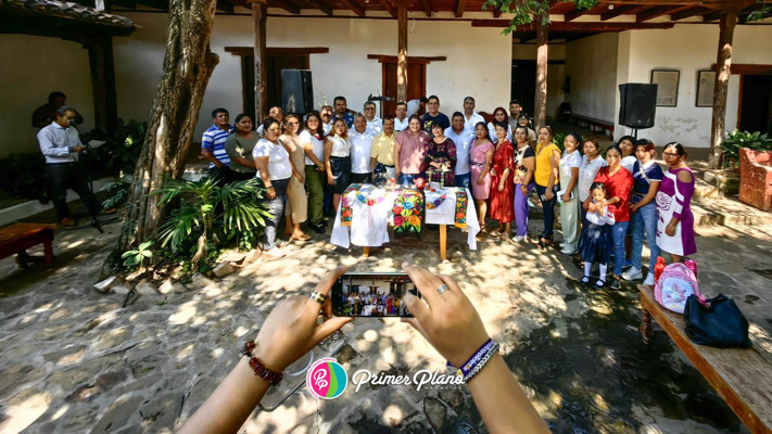 Inauguran taller de capacitación en laca “Las Flores de Rosalba” en Chiapa de Corzo