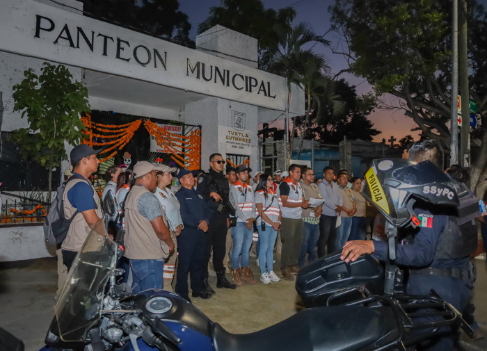 Más de 196 mil asistentes en panteones de Tuxtla: Protección Civil Municipal