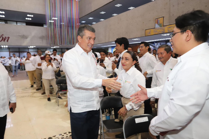 Rutilio Escandón entrega nombramientos de definitividad a personal del Cecyte Chiapas y Telebachillerato Comunitario