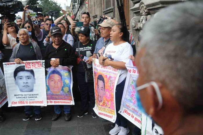 Sheinbaum y familias de Ayotzinapa acuerdan nueva ruta de investigación