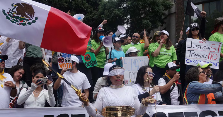 Es novela / La Feria