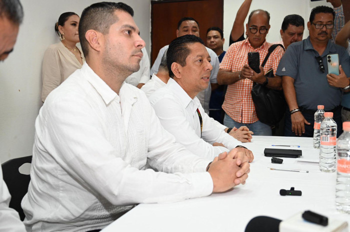 El Fiscal General, Jorge Luis Llaven Abarca, presenta al Fiscal de Distrito Fronterizo Costa, en Tapachula.