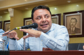 E378B494-6E62-4DD5-8A54-32B6926828E3