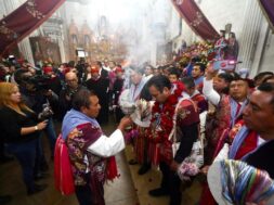 En ceremonia tradicional