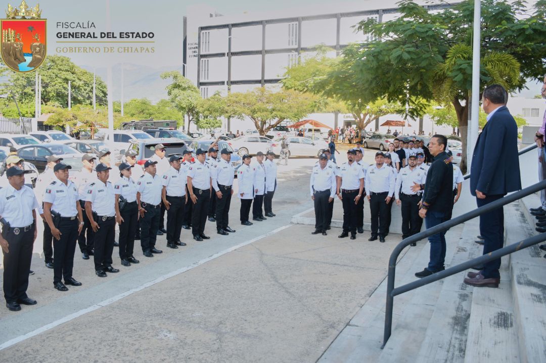 Jorge Llaven presenta al Director de la Policía de Investigación de la FGE
