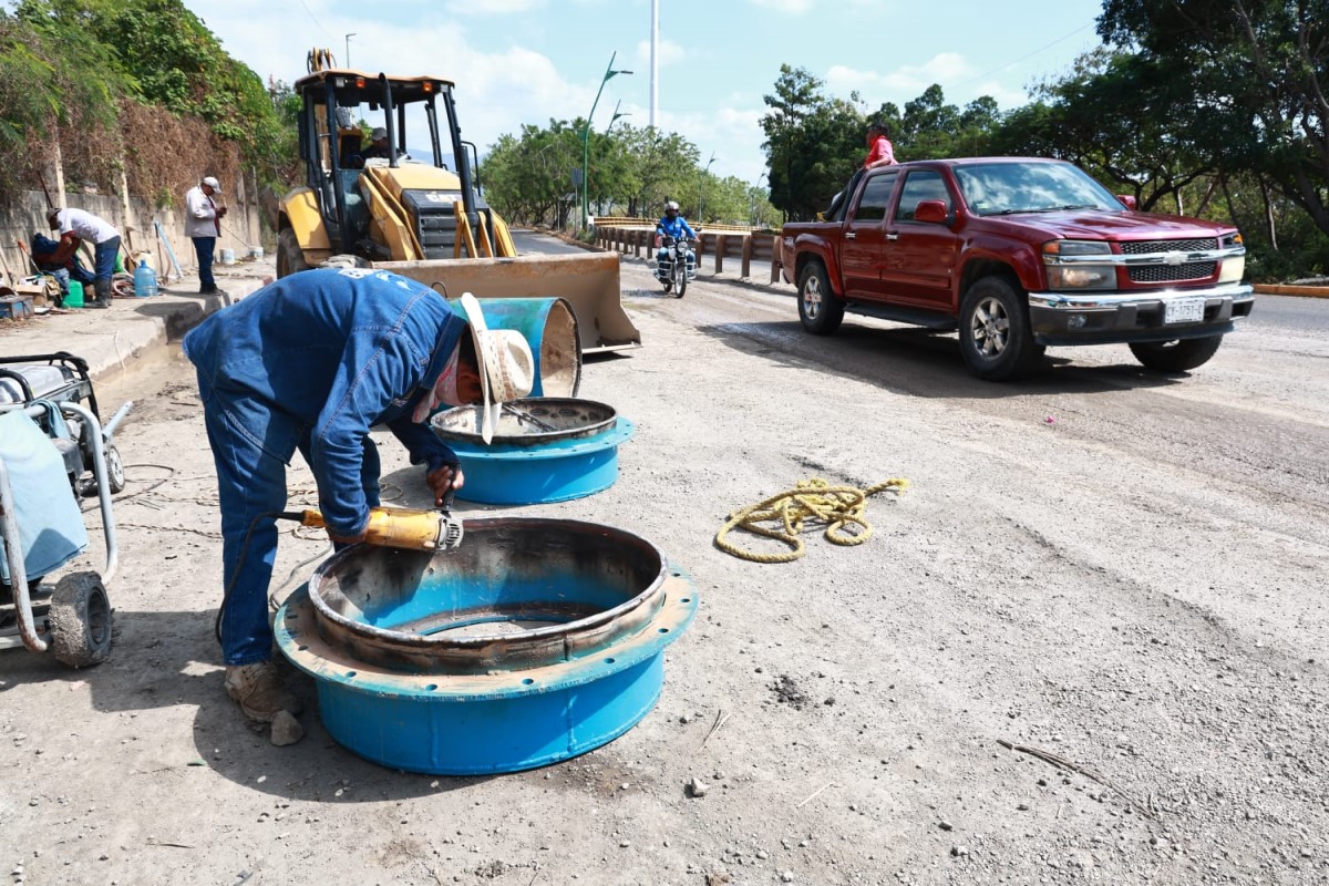 Realiza SMAPA reparación de fuga de agua en Brazo Norte Nuevo