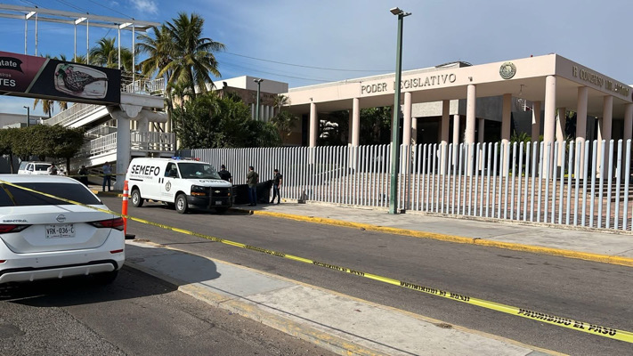 Asesinan a exagente de la FGE; dejan su cuerpo frente al Congreso de Sinaloa