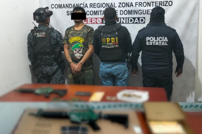 SSP y FGE, detuvieron a un masculino con presuntas drogas, explosivos, uniformes y arma de alto calibre en Frontera Comalapa