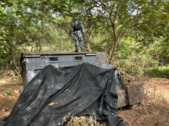 En operativo sorpresa, detienen a tres personas y hallan bodega de “vehículos monstruos” en Frontera Comalapa