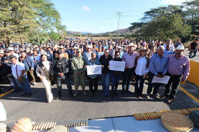 Reconoce titular de SAGyP a productores del campo como generadores de paz social