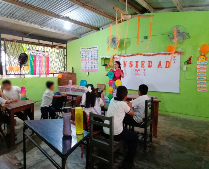 Realizan docentes y estudiantes de la UNACH UVD sobre manejo de las emociones y salud mental en primarias de Tapachula