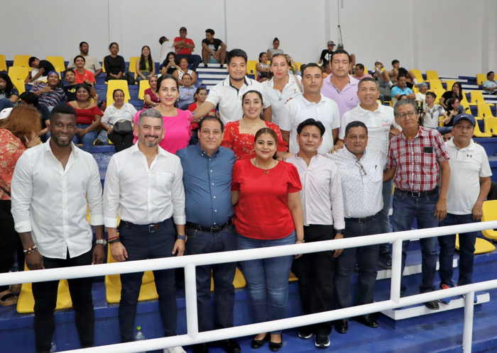 Director del Instituto del Deporte corta listón inaugural del Auditorio Municipal de Huixtla