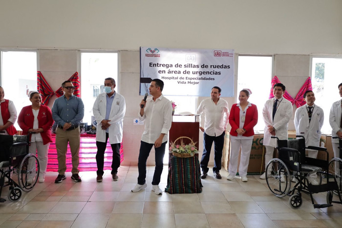 Entrega director del Isstech equipo médico a Hospital de Especialidades Vida Mejor