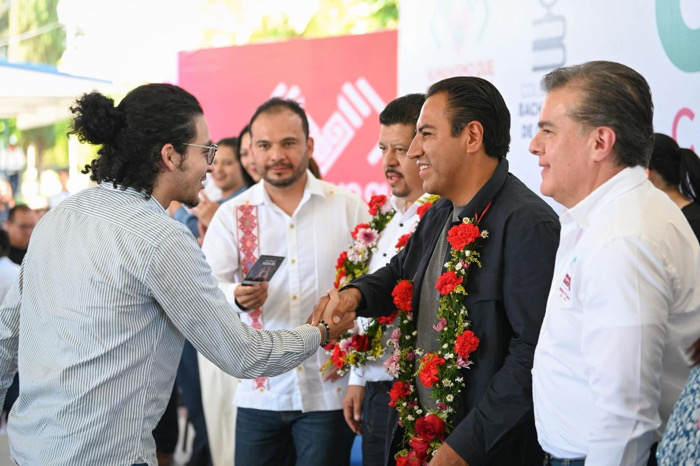 En Comitán, Eduardo Ramírez fortalece la conectividad y los espacios escolares en beneficio de la juventud