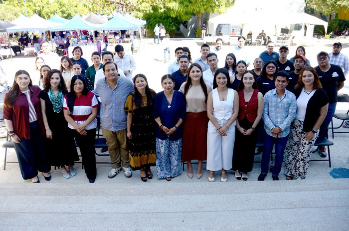 La UNACH y el INJUVE organizan bazar “Ek Balam”