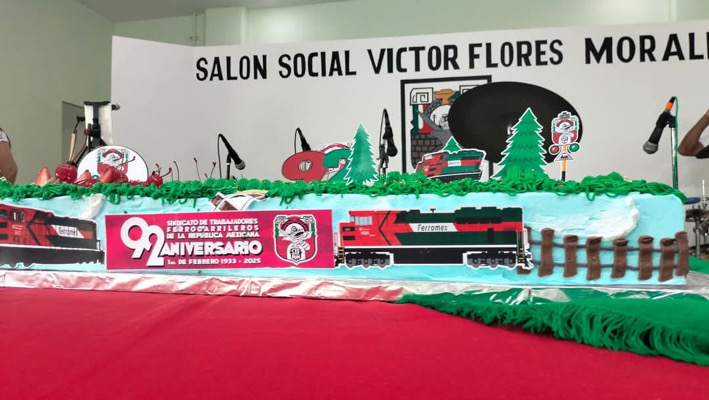 Celebra 92 aniversario el SNTFRM; acude su líder nacional