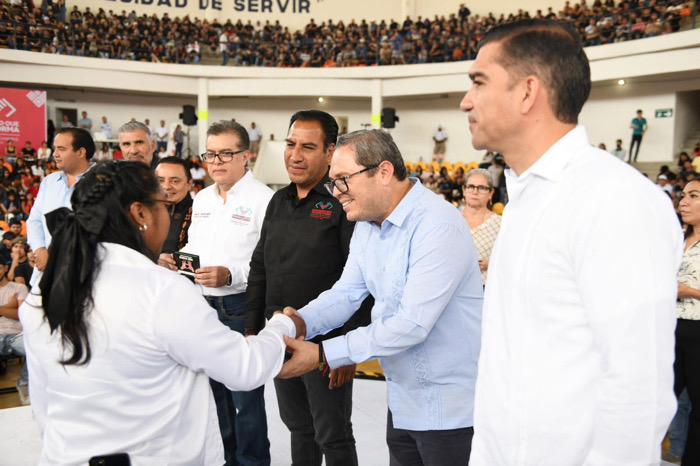 Encabeza el Gobernador Eduardo Ramírez la segunda entrega del programa Conecta Chiapas en la UNACH