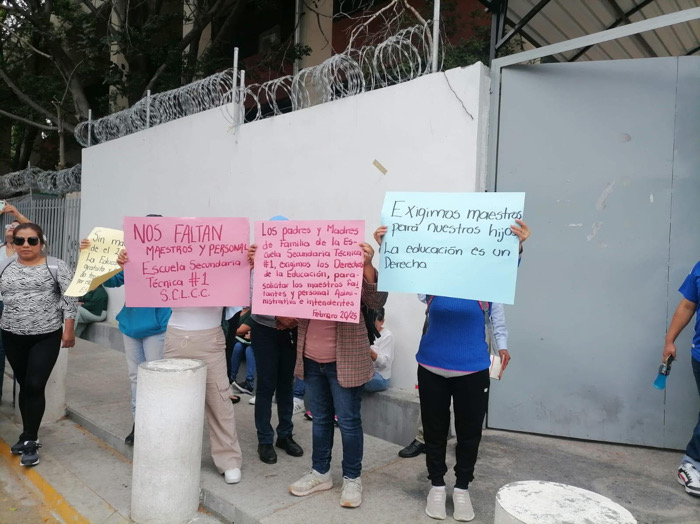 Padres y maestros de SCLC protestan por problemas educativos y laborales