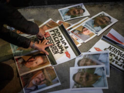 AE7C6542-B66E-4FF7-A8D5-2D04D253B03F