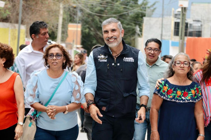 Inaugura Angel Torres pavimentación de la Calle Amapola en la Colonia Potinaspak