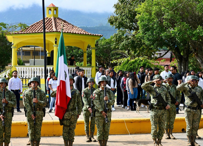 Realizan conmemoración del Día de la Bandera en Pantelhó