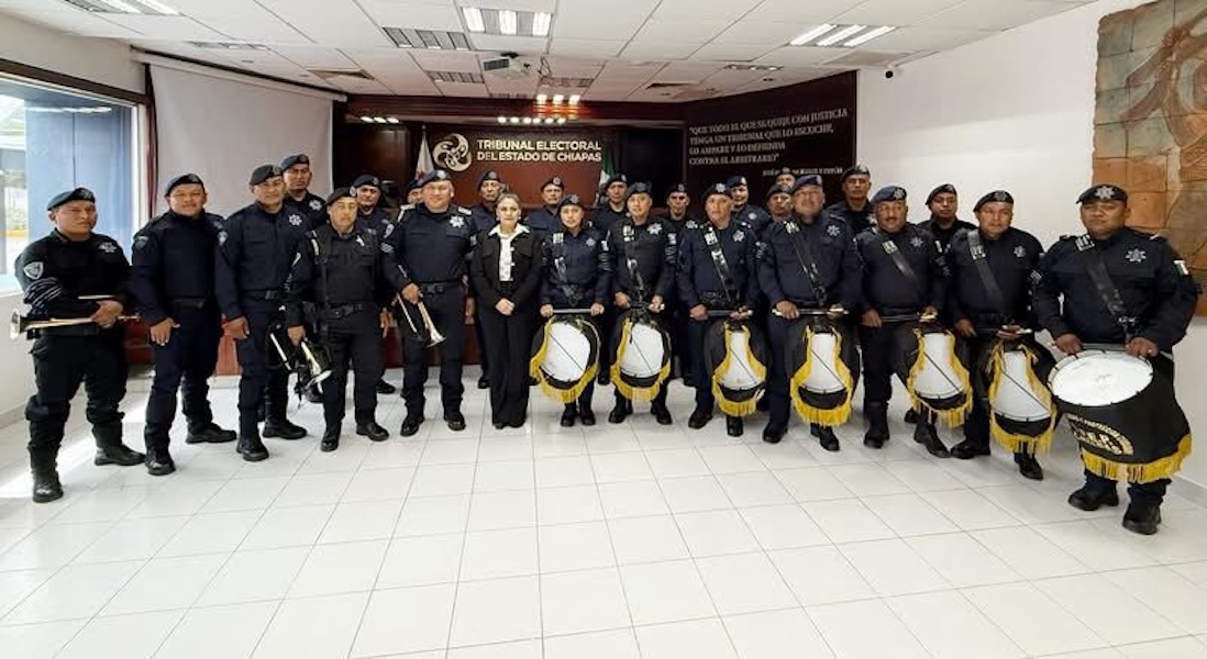 Ceremonia del día de la bandera en el TEECH