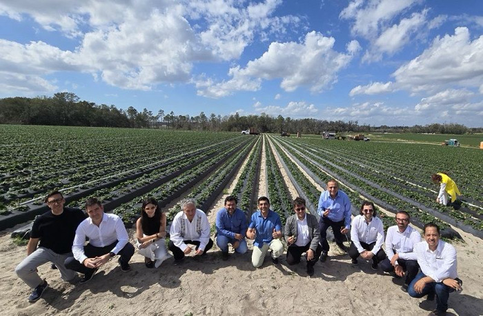 Titular de SEyT, Luis Pedrero, visita los campos agrícolas “Pacific Farms” en Florida