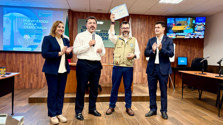 Desde el aula, hacia la democracia: Gilberto Bátiz conversa con estudiantes de Derecho en la Universidad Cristóbal Colón de Veracruz