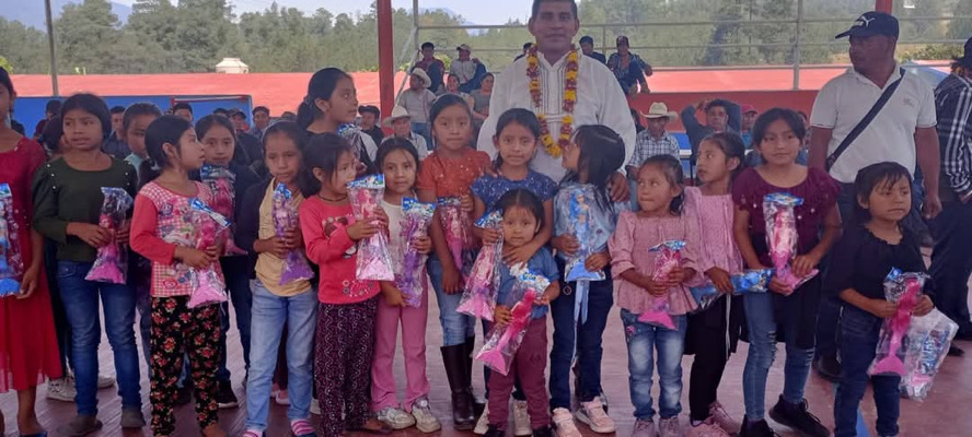 Compartimos la alegría del niño en la localidad de La Candelaria