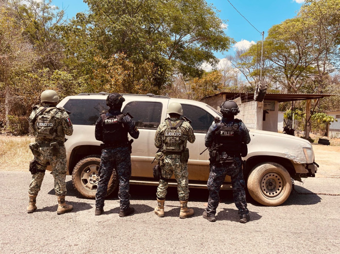 En operativo interinstitucional aseguran vehículos blindados en Frontera Comalapa