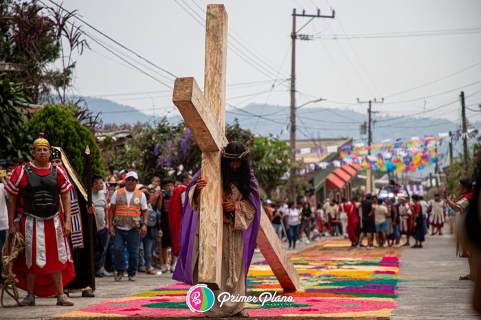 El Viacrucis en Unión Juárez: una experiencia espiritual entre montañas y naturaleza